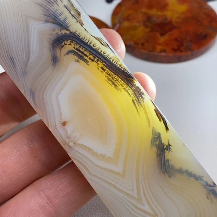 玛瑙/玉髓吊坠未镶嵌关*渡