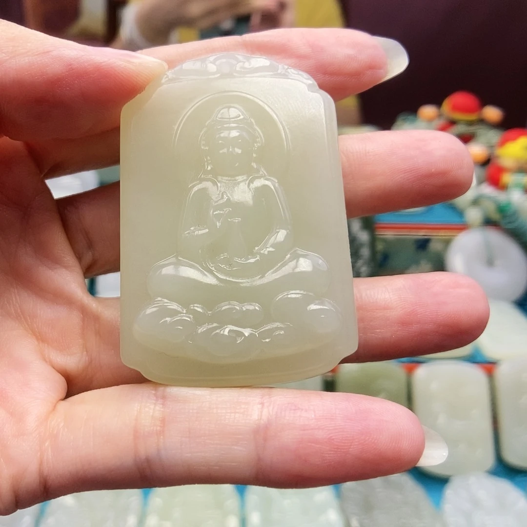 和田玉未镶嵌颈饰石**刘