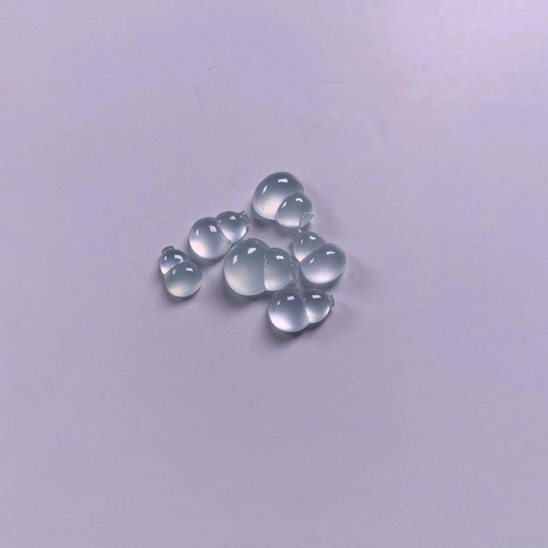 翡翠未镶嵌颈饰葫芦