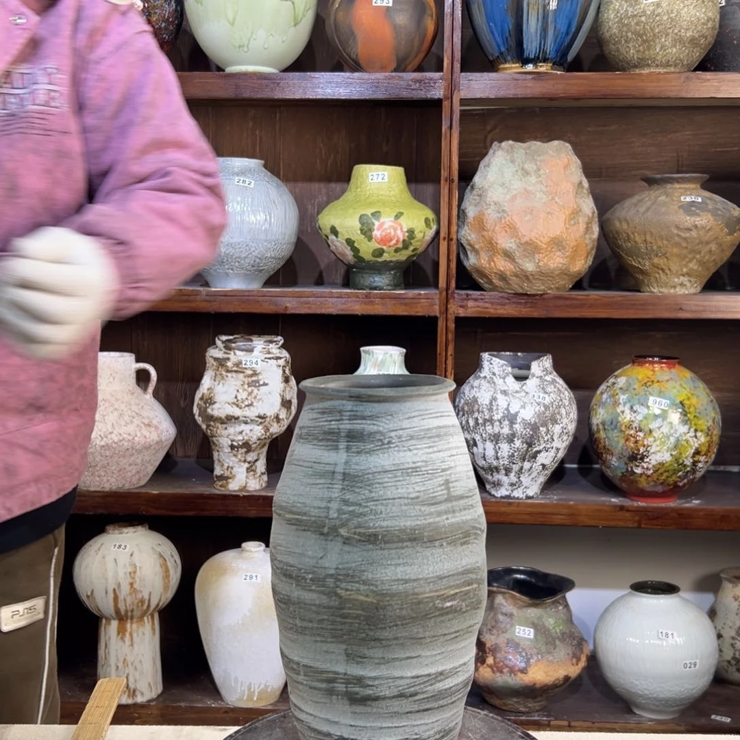 摆件301华庭街上釉质检的人