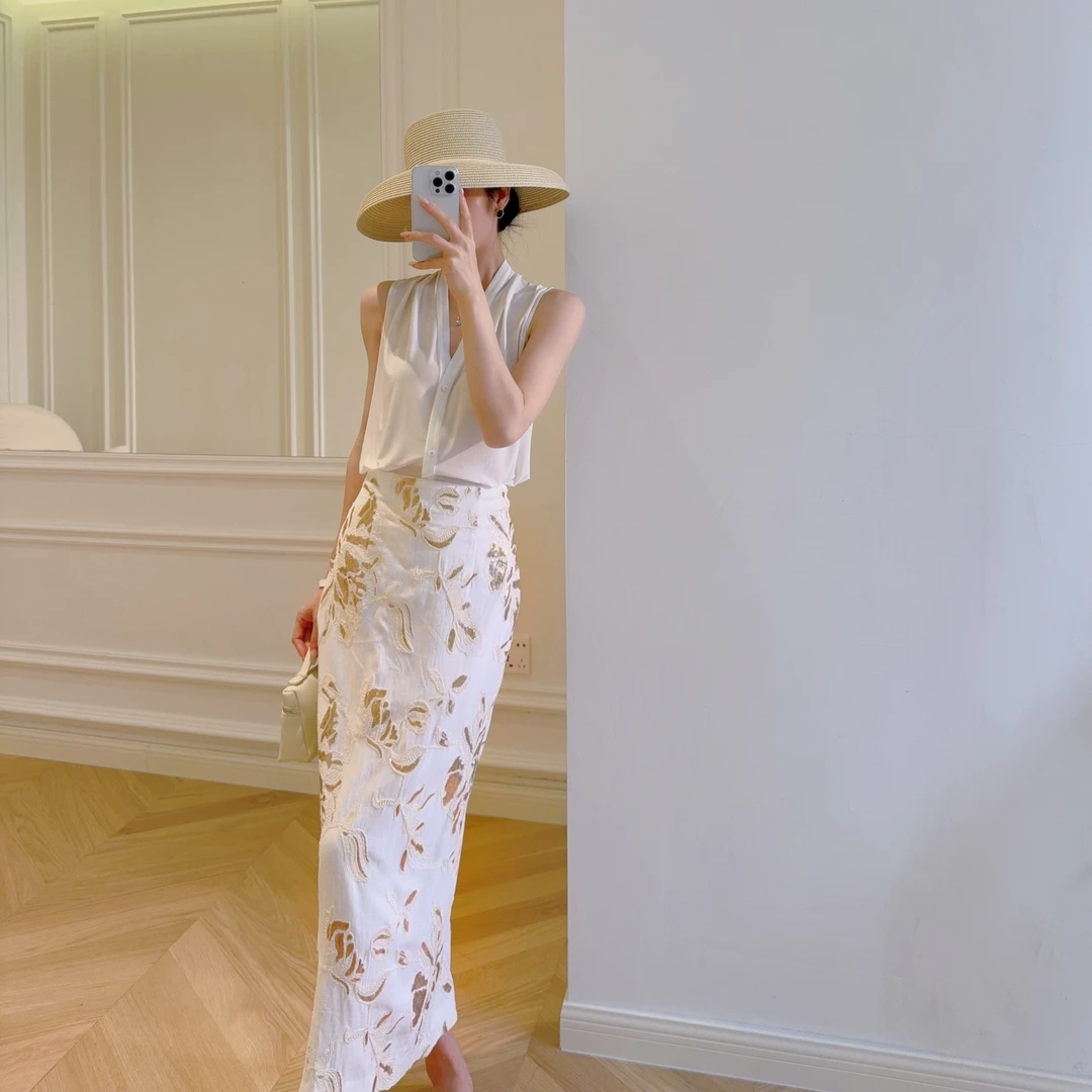 2025春季绣花米白色高腰亮片半身裙 气质轻奢时尚法式A字半裙