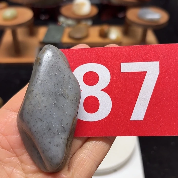 和田玉未镶嵌把件