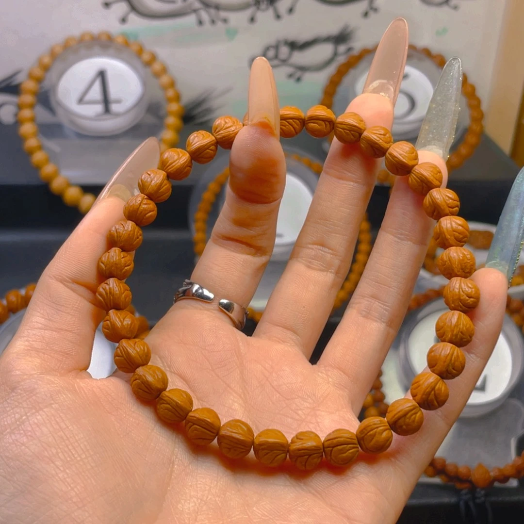 宇***吊坠桃核0.8888888888