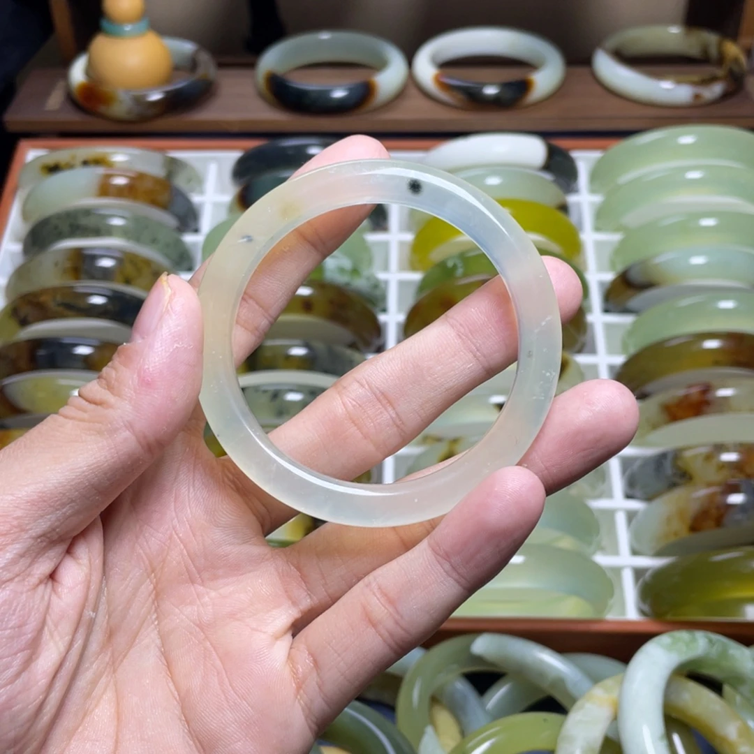 蛇纹石玉足铂镶嵌手镯