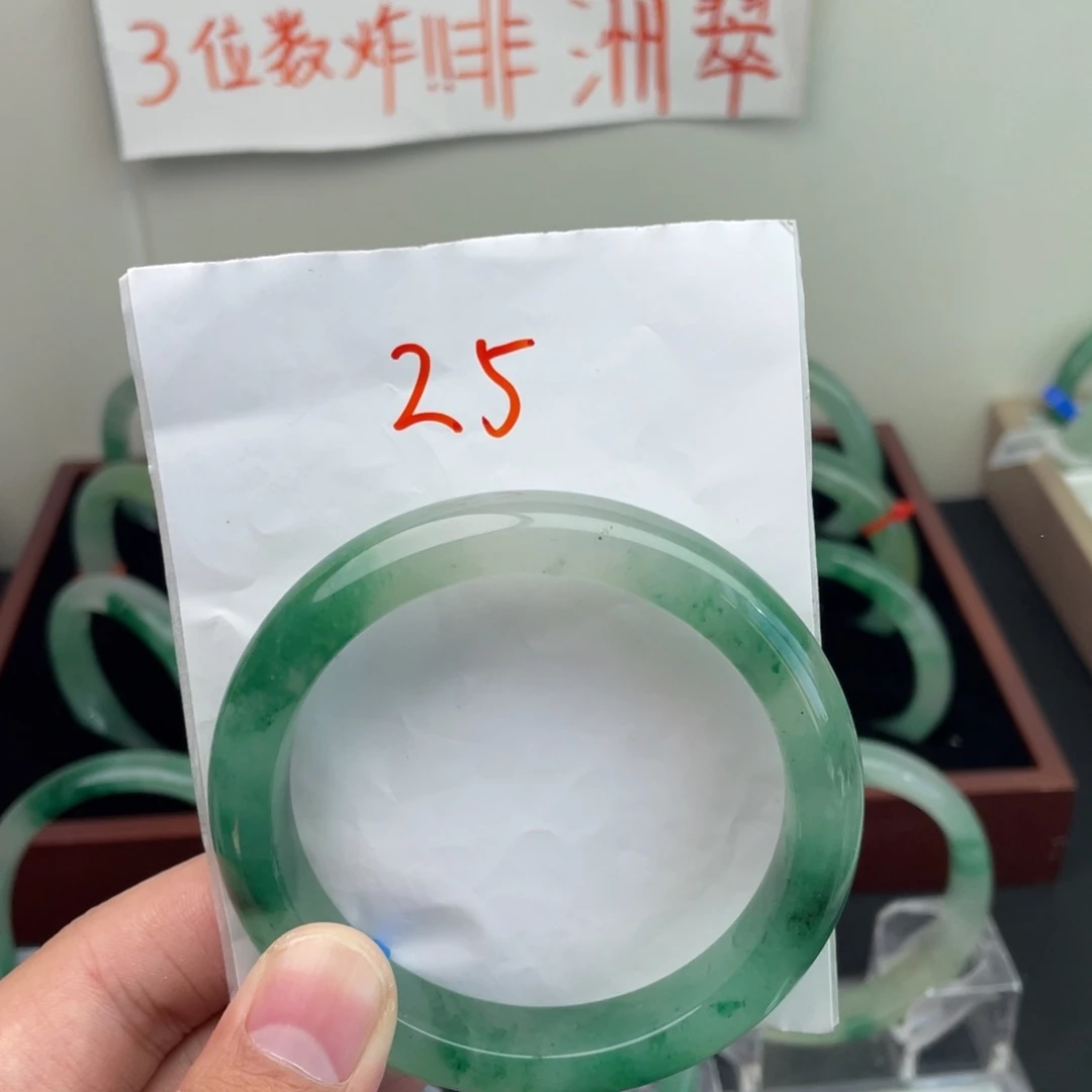 石英质玉（非洲翠）未镶嵌手镯25-59 j