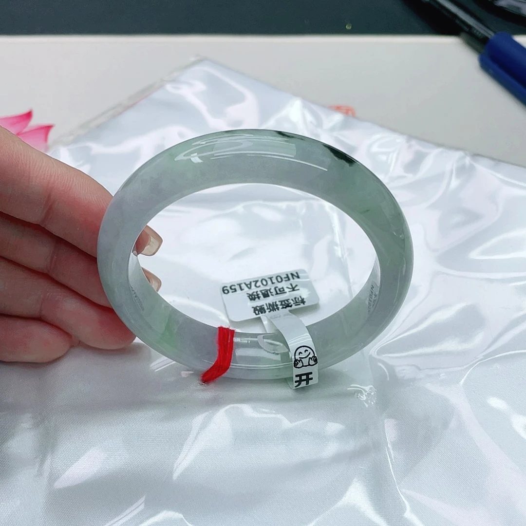 翡翠手镯未镶嵌正54