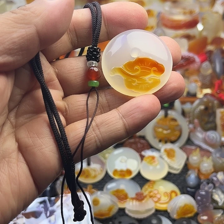 玄****玛瑙/玉髓未镶嵌颈饰