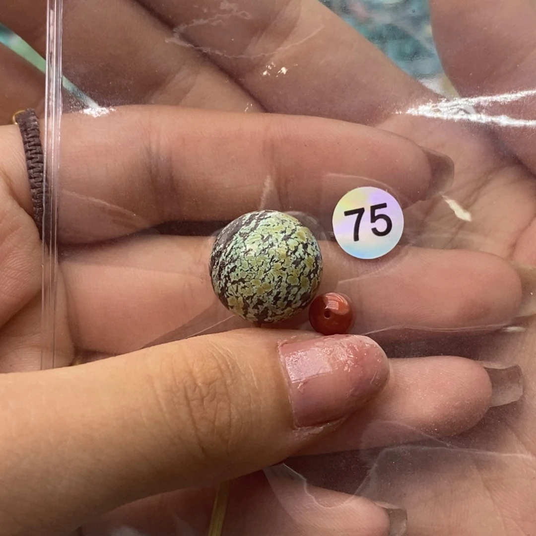 南红玛瑙未镶嵌珠宝奇石