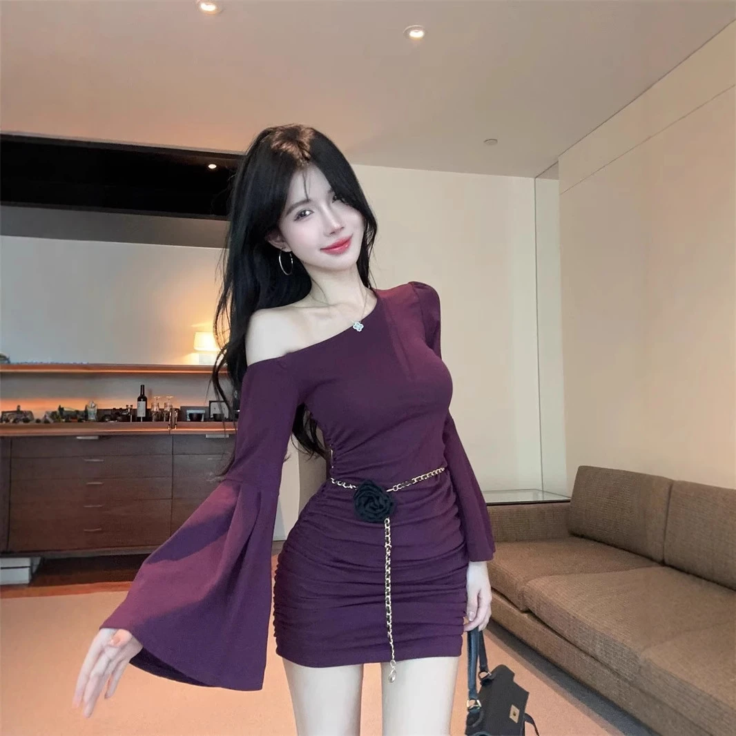 紫色气质褶皱显瘦连衣裙女纯欲辣妹斜肩修身收腰性感包臀短裙子