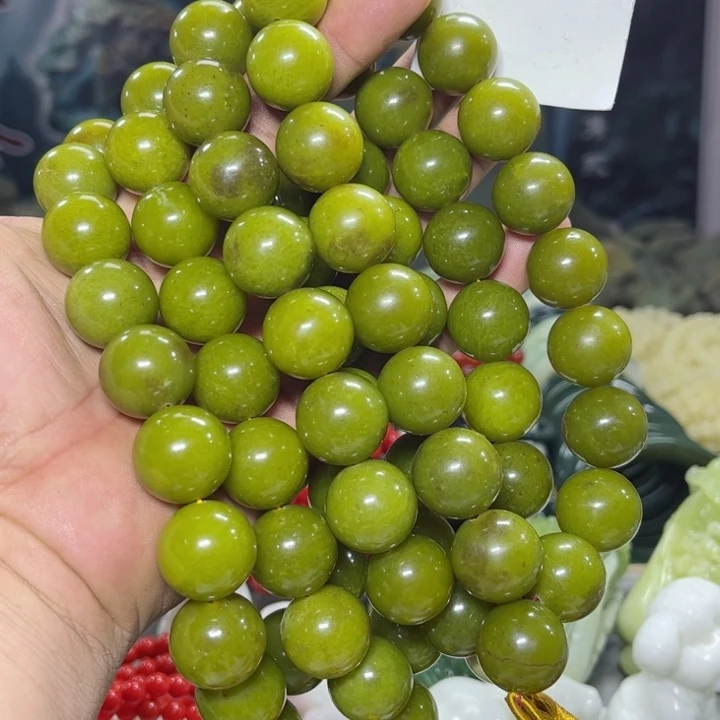 蛇纹石玉手持未镶嵌