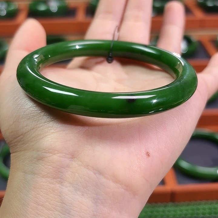 和田玉（碧玉）未镶嵌手镯