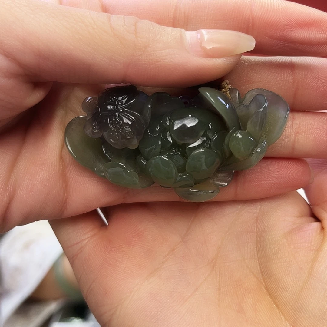 和田玉颈饰未镶嵌荷花