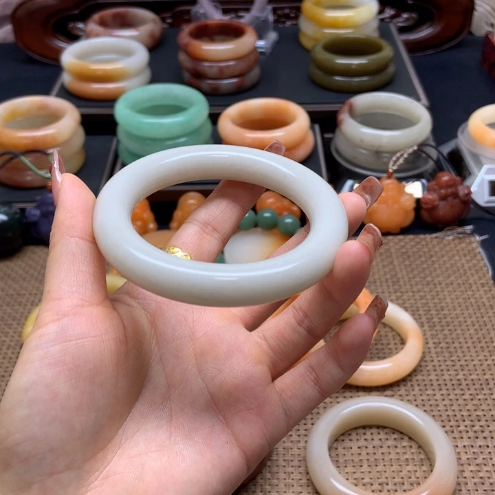 石英质玉未镶嵌手镯