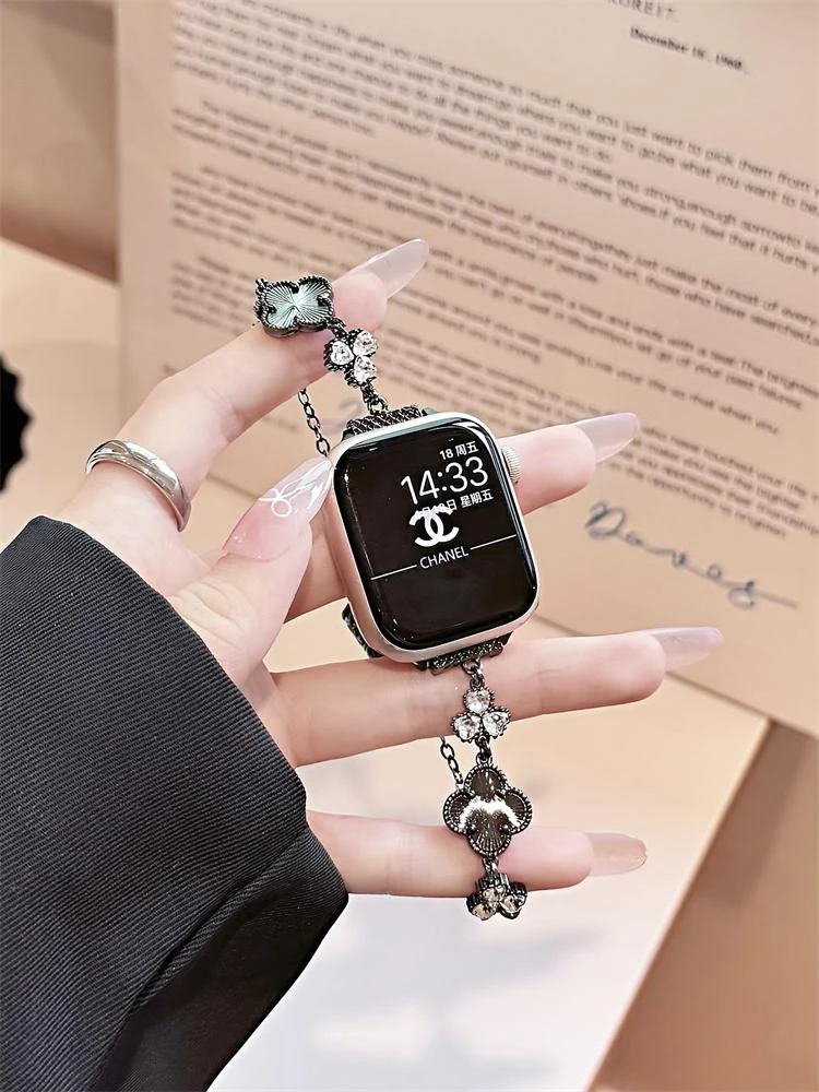 适用Applewatch9苹果手表s87654321女se新款小清新四叶草拉链表带