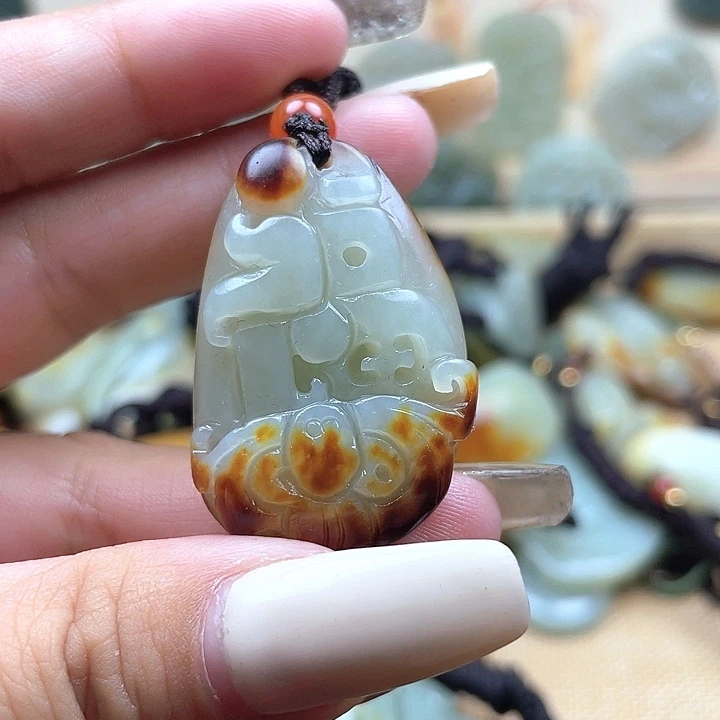 和田玉未镶嵌颈饰