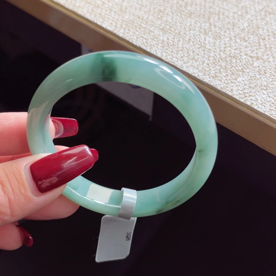 翡翠手镯未镶嵌手镯