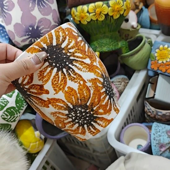 当场拍满15元发货不凑不发，花盆盆口不方不圆有针孔黑点是正常的，