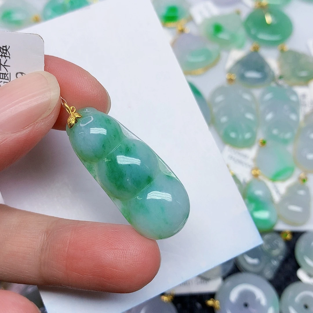 翡翠18K金镶嵌颈饰3666688