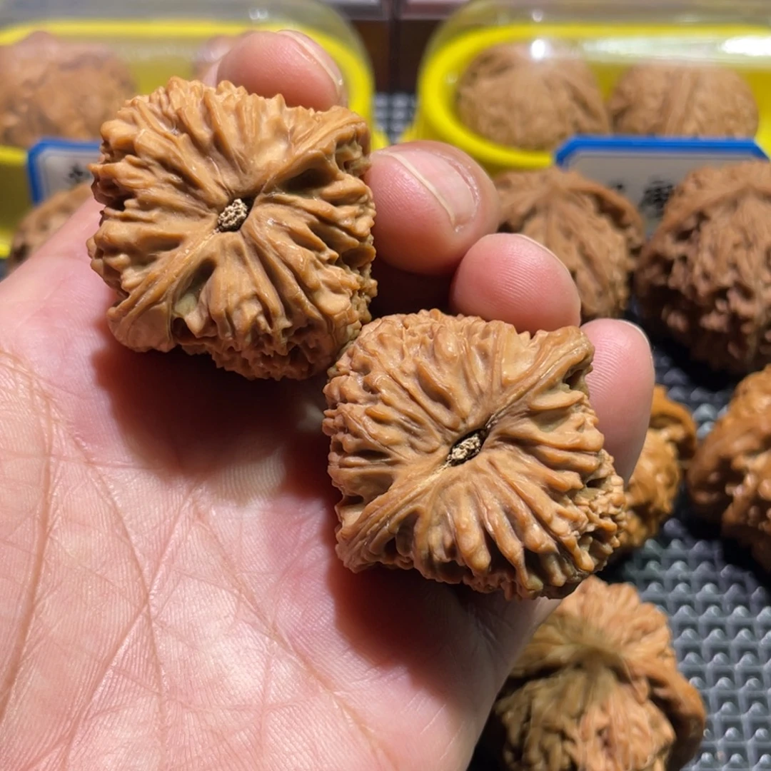 $***$文玩核桃吊坠40全品南疆石