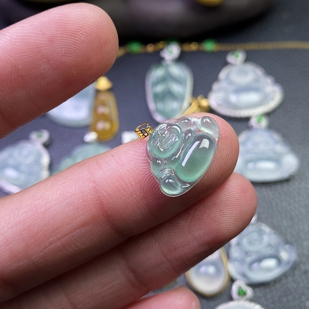 颈饰18K金镶嵌翡翠