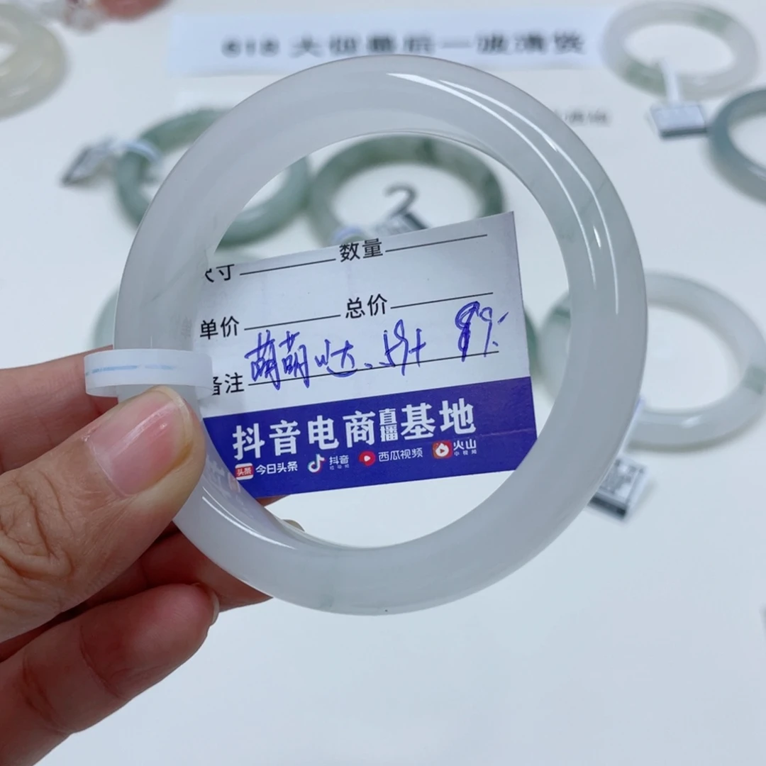 萌****石英质玉（金丝玉）手镯未镶嵌