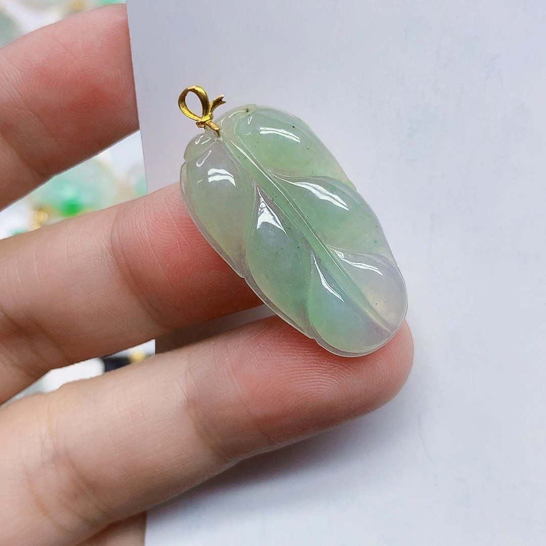 颈饰18K金镶嵌翡翠叶子