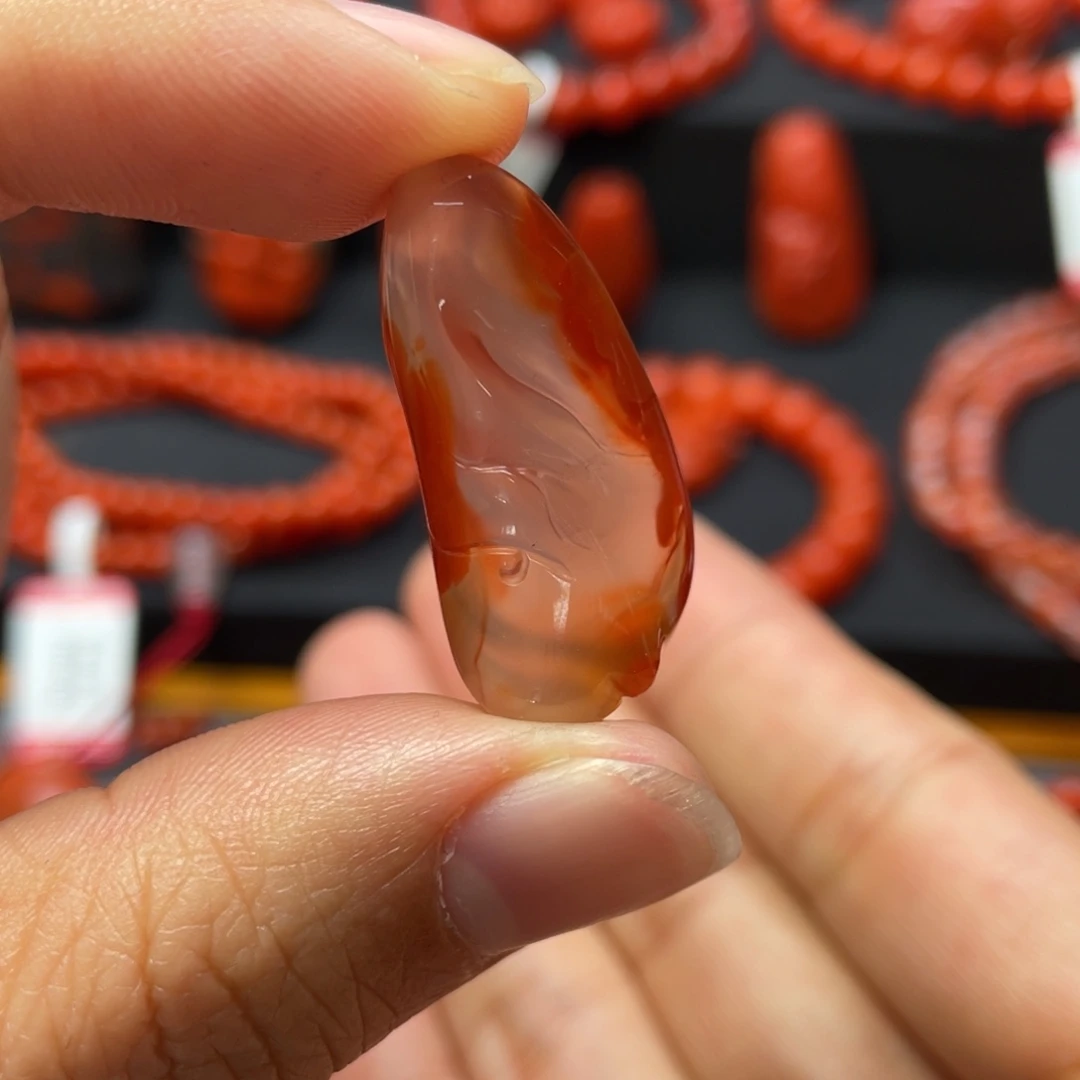 南红玛瑙未镶嵌颈饰干掌冰飘随形吊坠4.6g