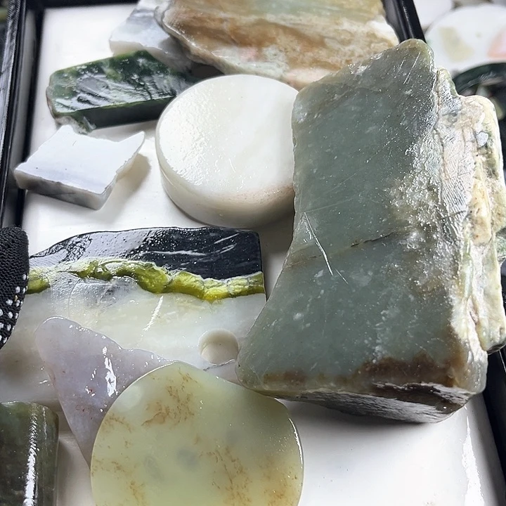 和田玉（糖玉）和田玉9K金镶嵌关*