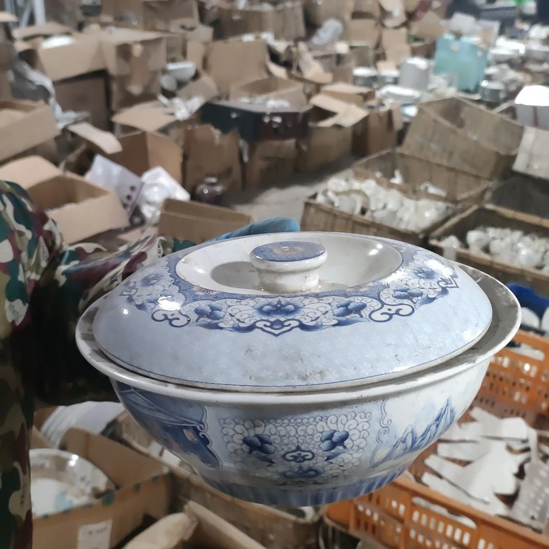 摆件盘子碗茶壶啥都有