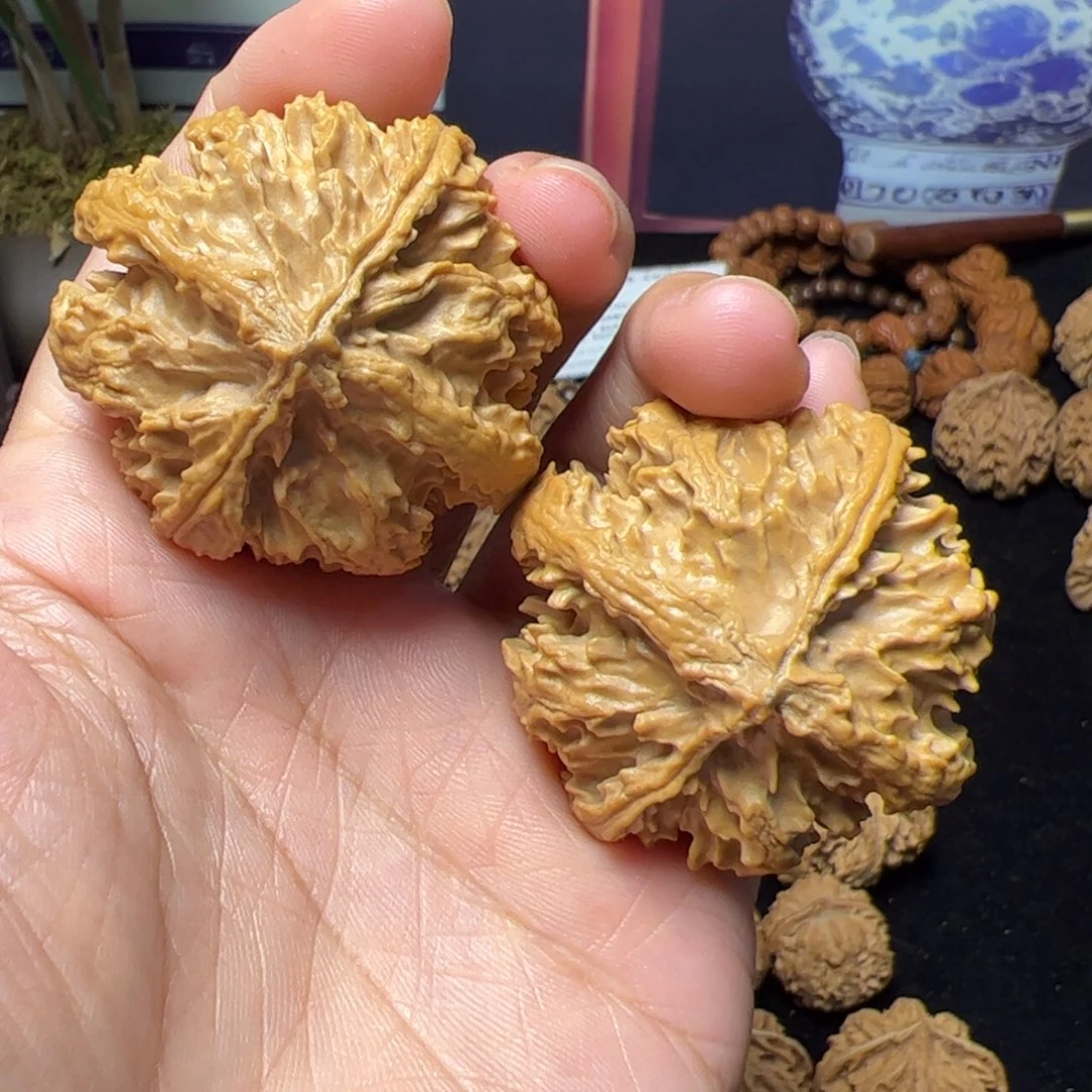 文玩核桃把件秦岭野生文玩核桃
