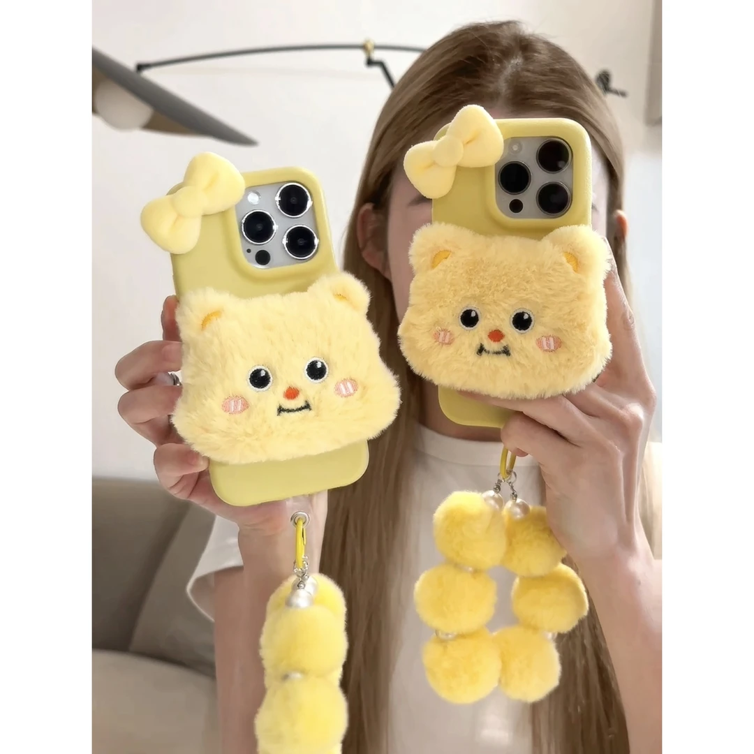 BANCA可爱黄色毛绒小熊适用苹果16毛球手链手机壳皮纹华为p70套