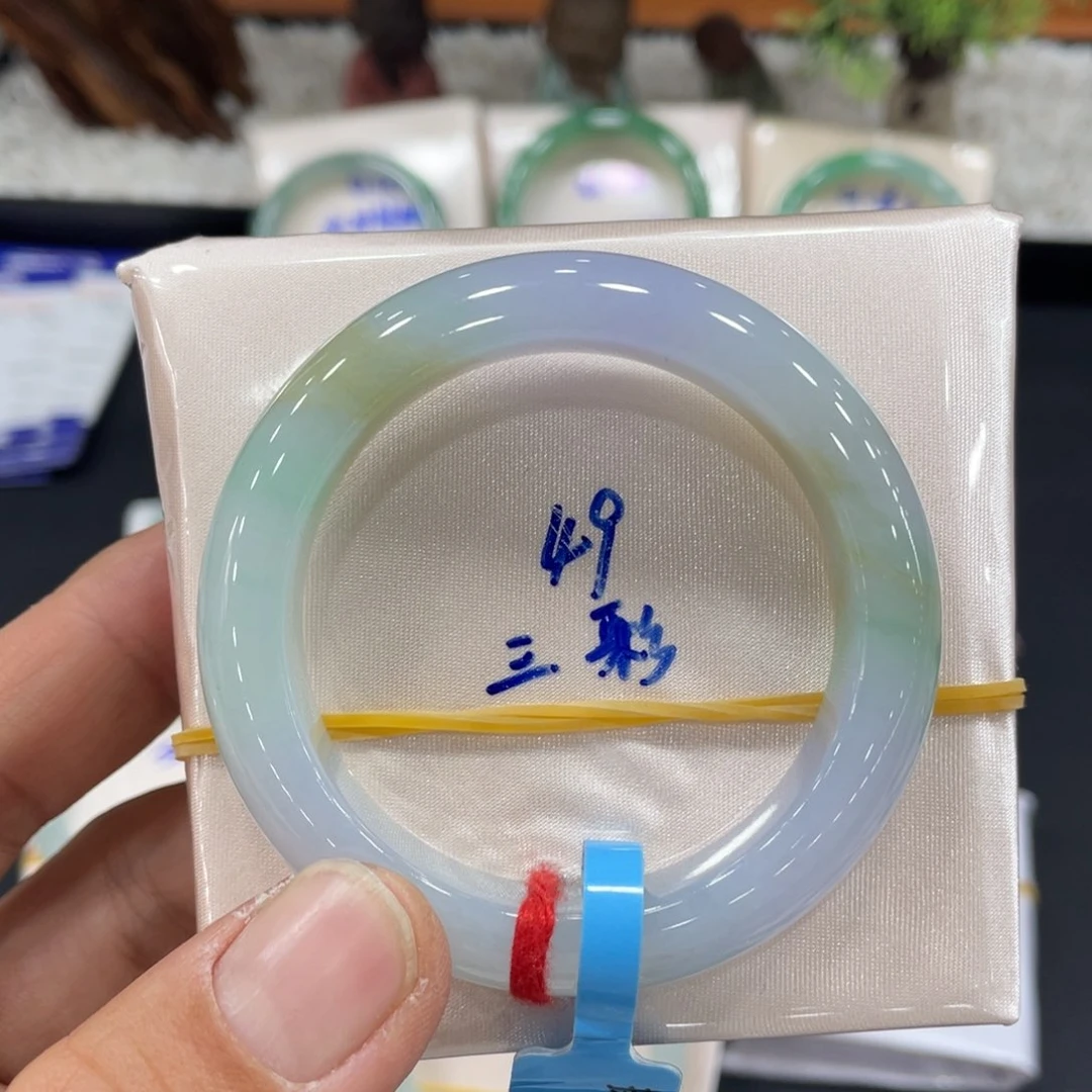 未镶嵌手镯翡翠翡翠