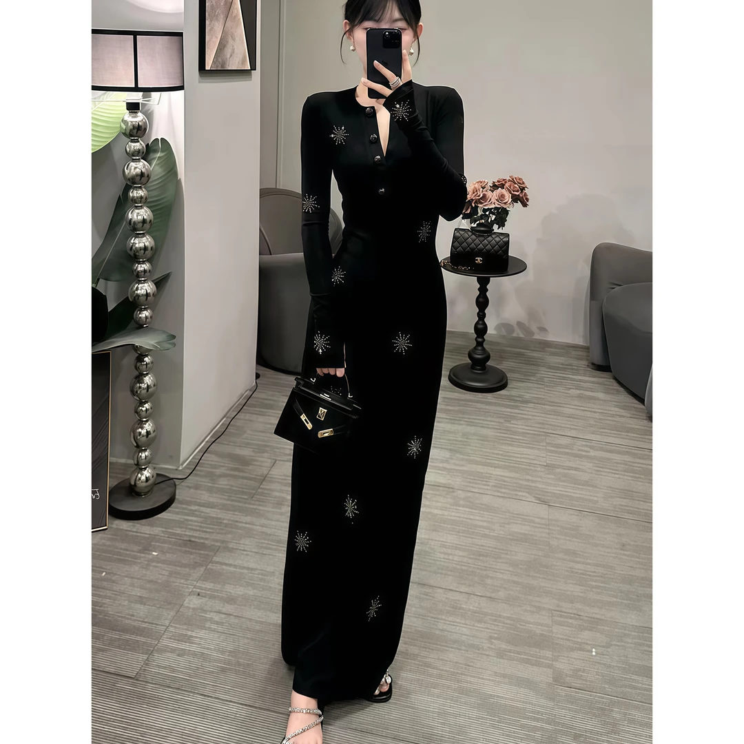 纯欲辣妹纽扣长袖连衣裙女秋季新款修身显瘦长裙高级感烫钻包臀裙