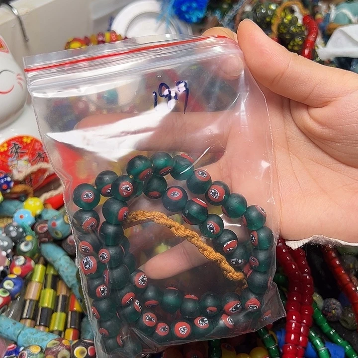 颈饰玻璃眼睛珠一条