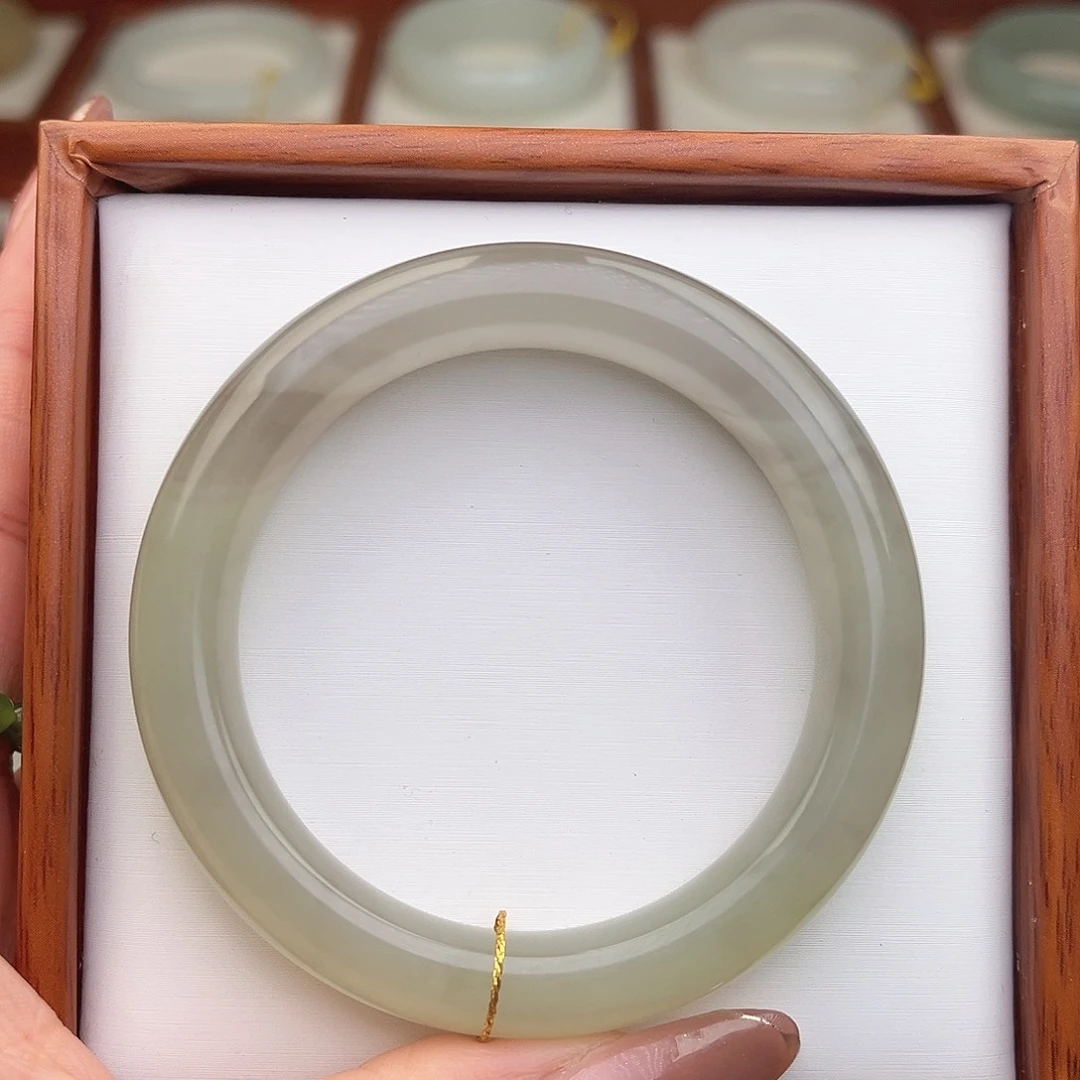 和田玉未镶嵌手镯54