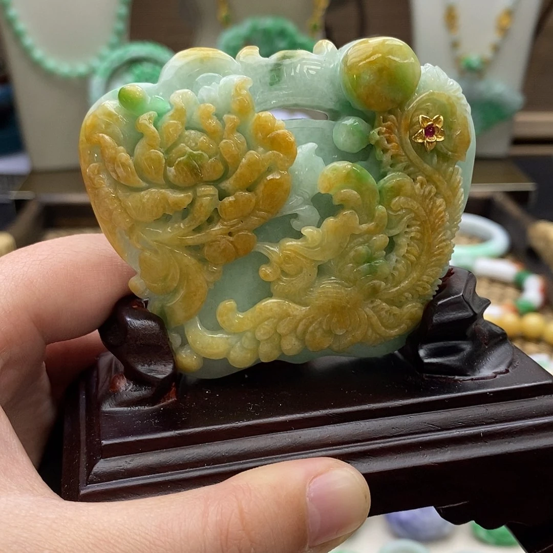 翡翠未镶嵌颈饰摆件