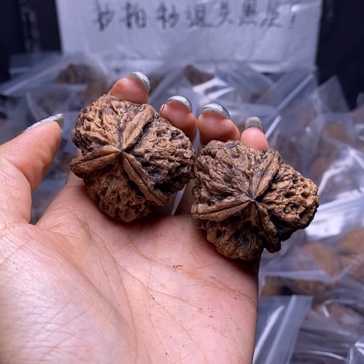 文玩核桃把件云南野生铁核桃111号41mm