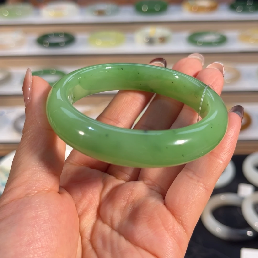 快***情和田玉未镶嵌手镯