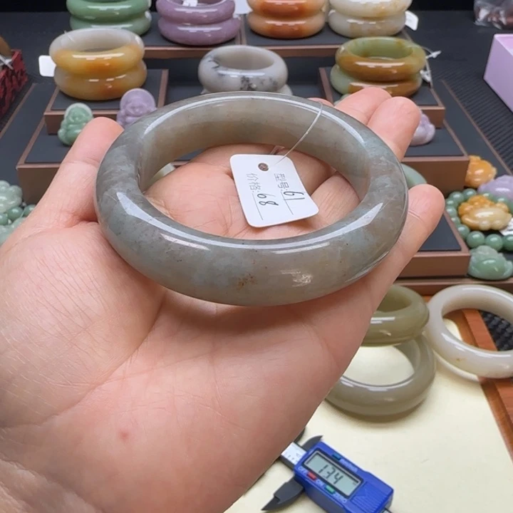 石英岩玉未镶嵌手镯