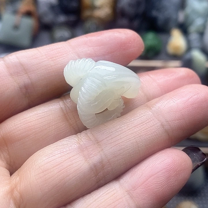 颈饰未镶嵌和田玉（糖玉）