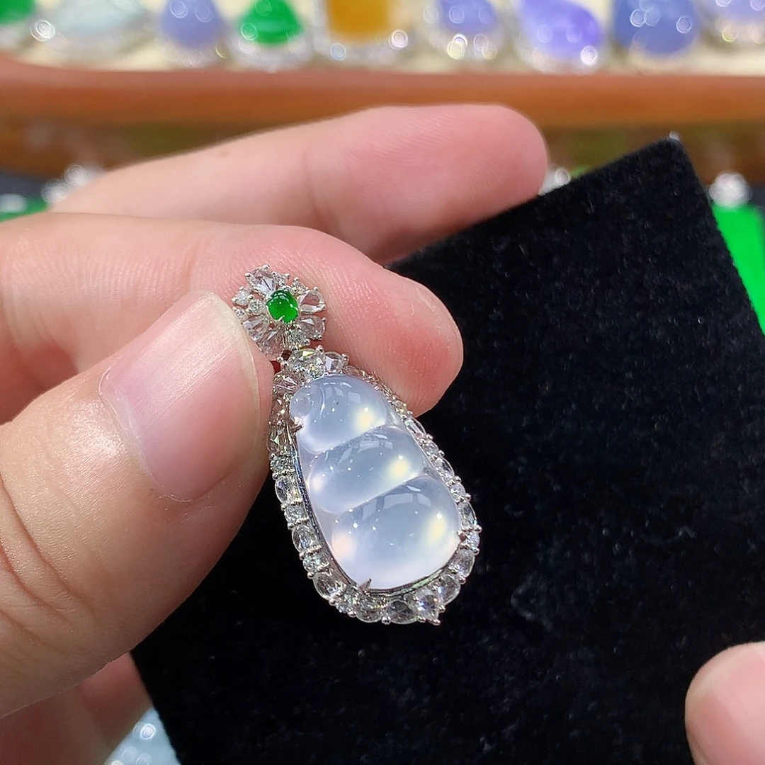 翡翠18K金镶嵌颈饰