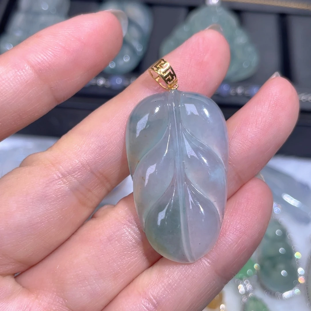颈饰18K金镶嵌翡翠翡翠