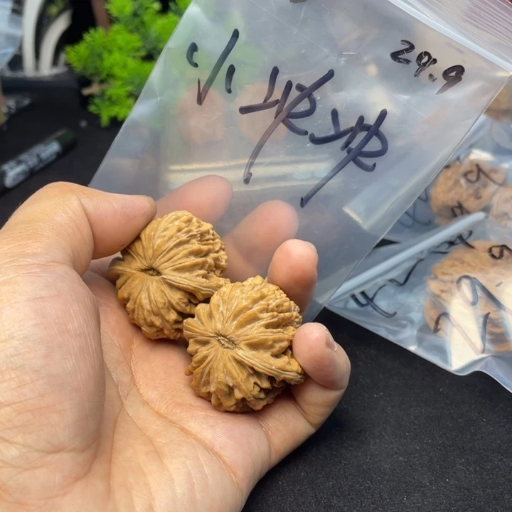 文玩核桃把件小*冲四座楼