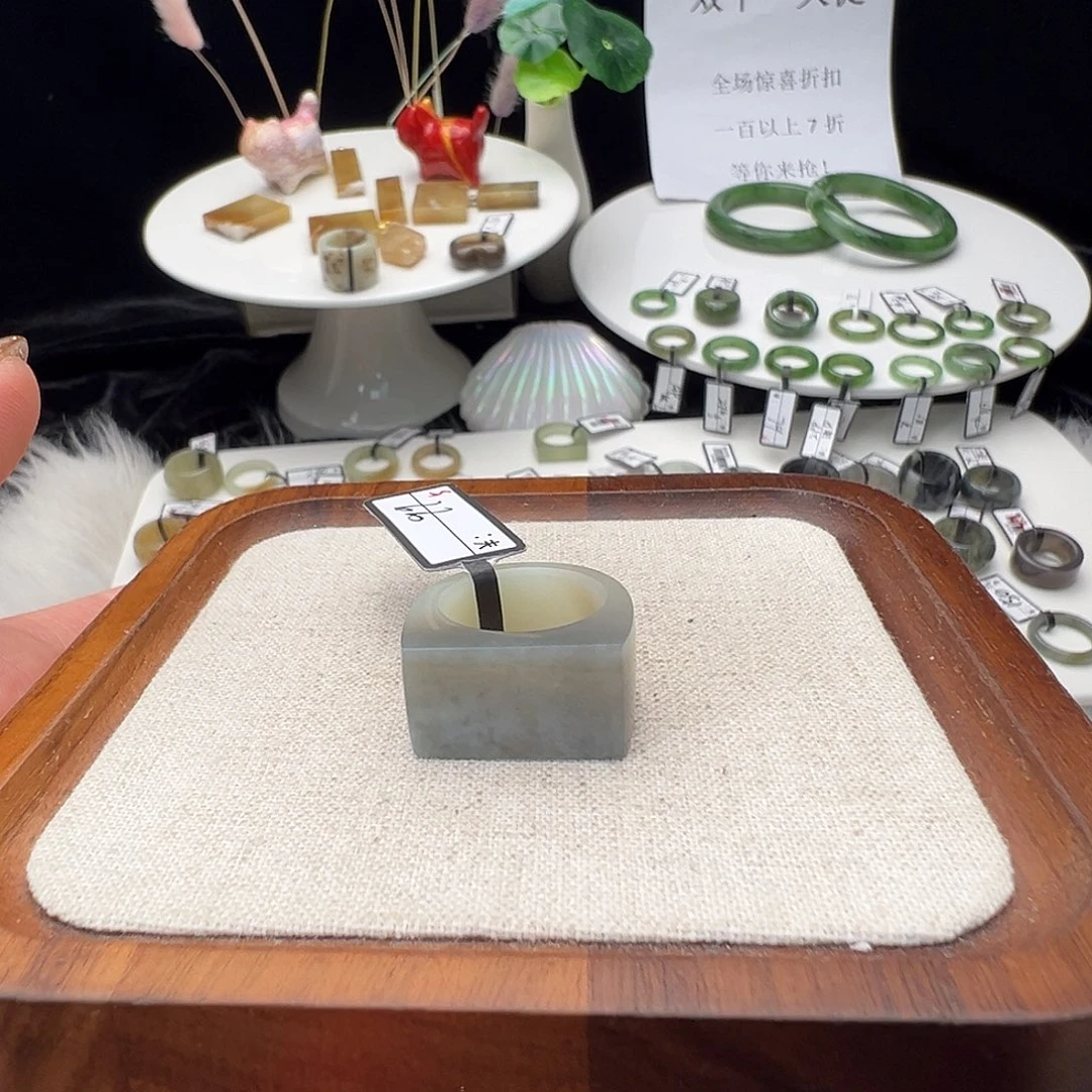 和田玉未镶嵌戒指A13蓝边黄口的马鞍