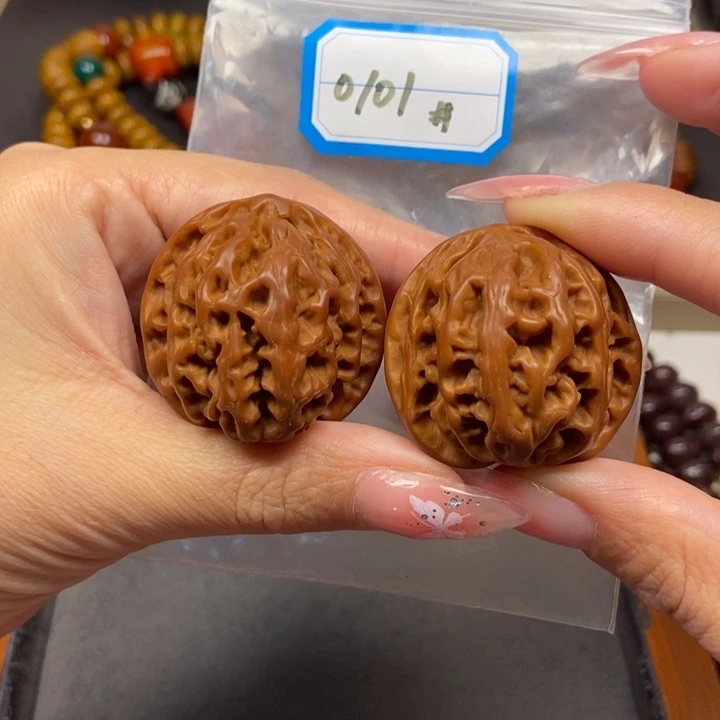 文玩核桃吊坠菩提