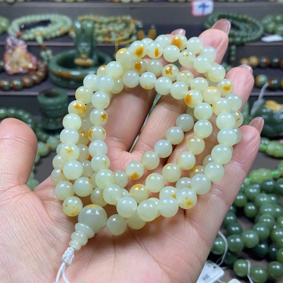 透闪石质玉颈饰未镶嵌大*猫