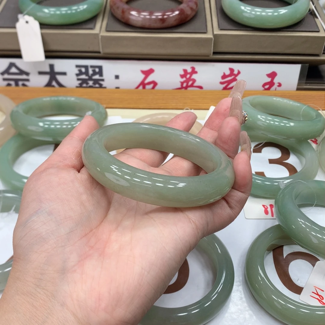 石英质玉手镯未镶嵌(****?
