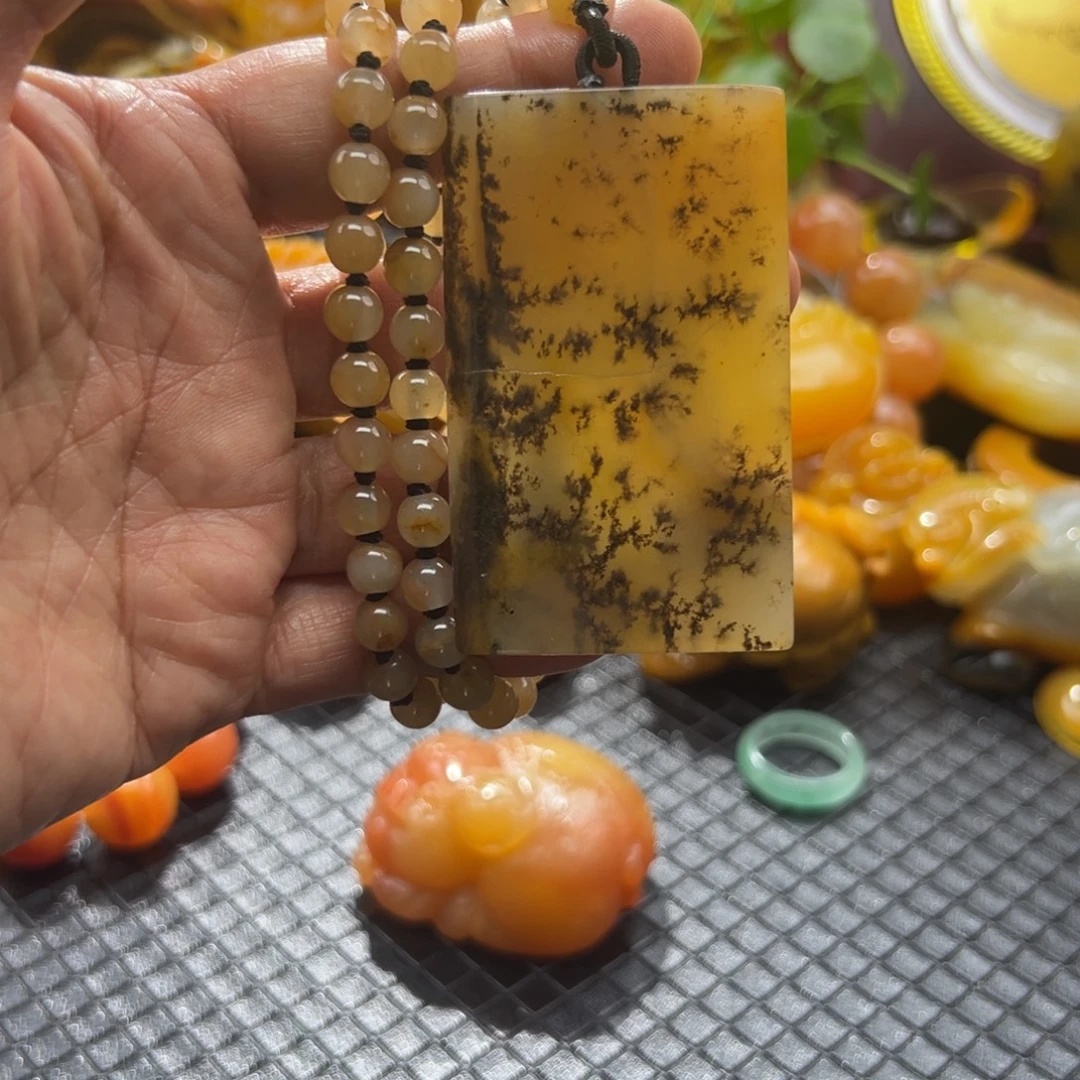 石英质玉未镶嵌颈饰