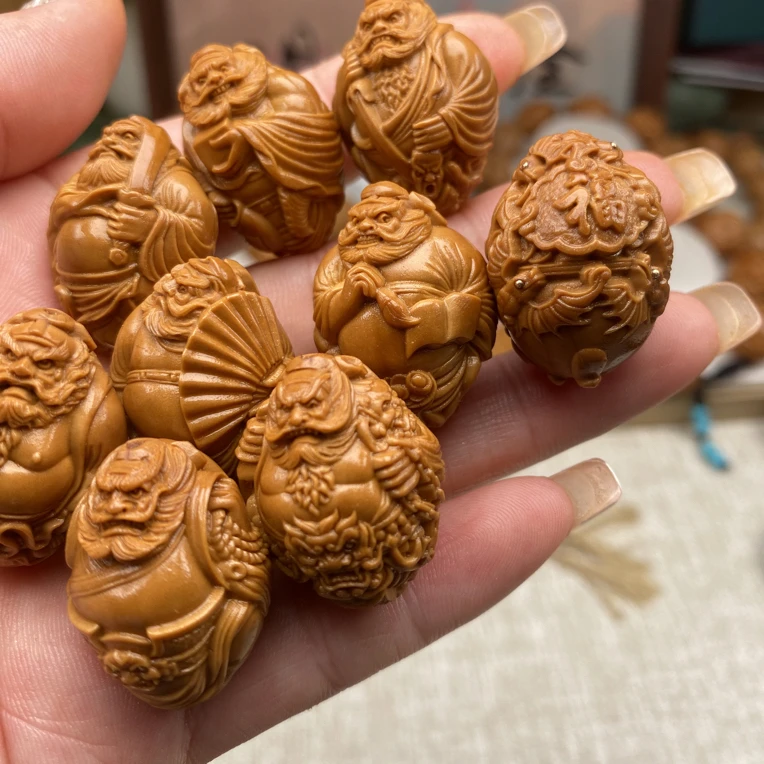 天师钟馗橄榄核雕刻