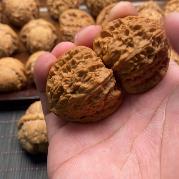 文玩核桃把件独***栏三角白